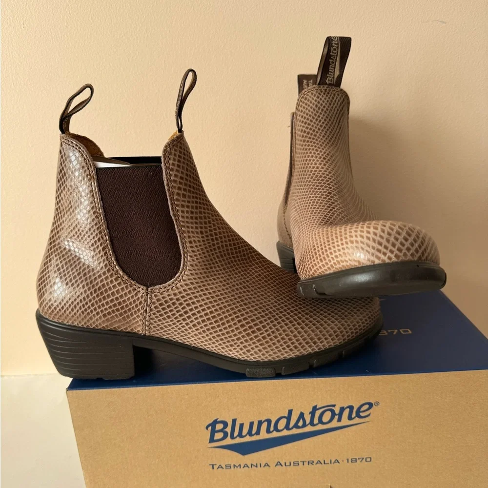BLUNDSTONE Chelsea Lizard Embossed Leather Heeled Boot. 2165. Size: 6.5, 7, 8